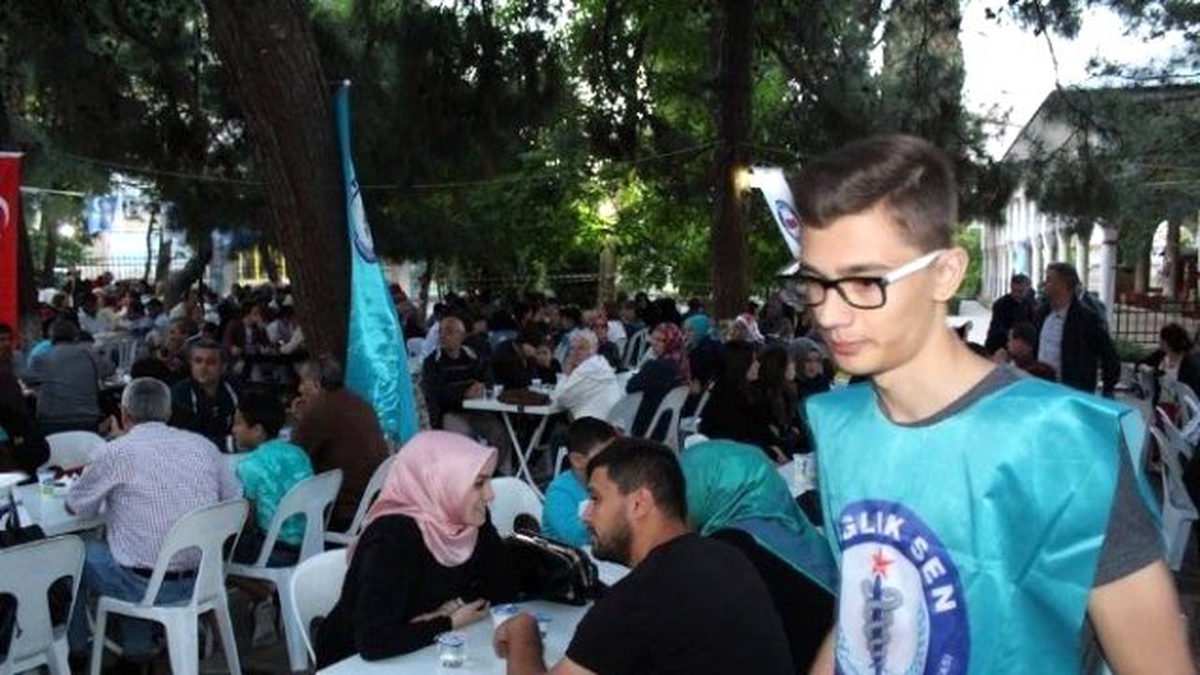 Sağlıkçılar Vatandaşlarla İftar Sofrasında Buluştu