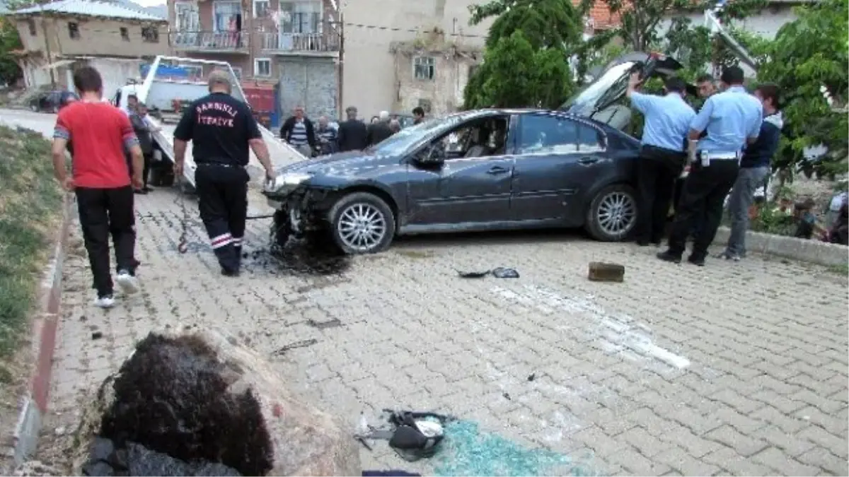 Sandıklı\'da Otomobil Takla Attı, Sürücüsü Hafif Yaralandı