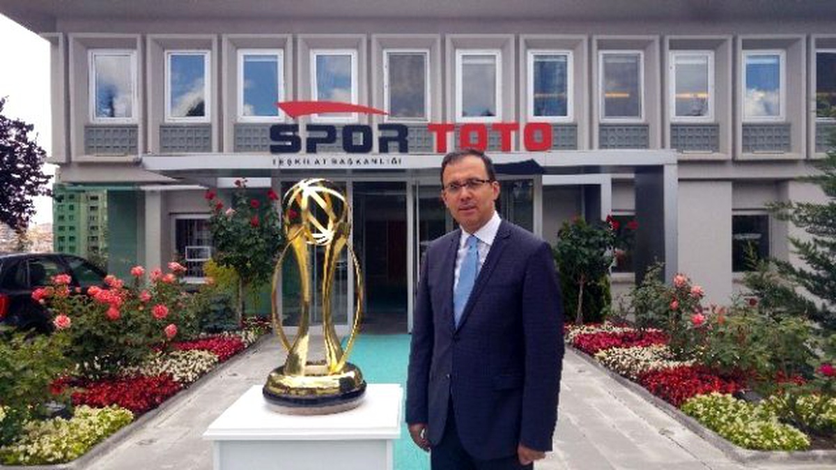 Spor Toto Basketbol Ligi\'nin Kupası Görücüye Çıktı