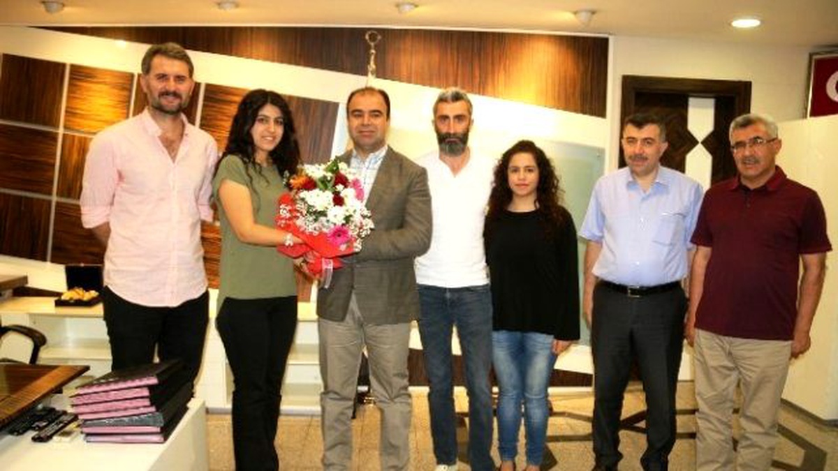 Tiyatro Ekibinden Büyük Başarı