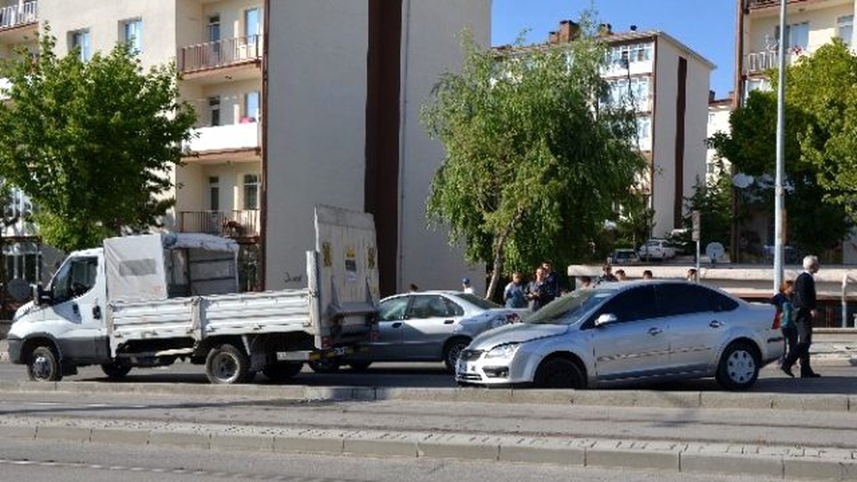Trafik Işıklarında Zincirleme Kaza