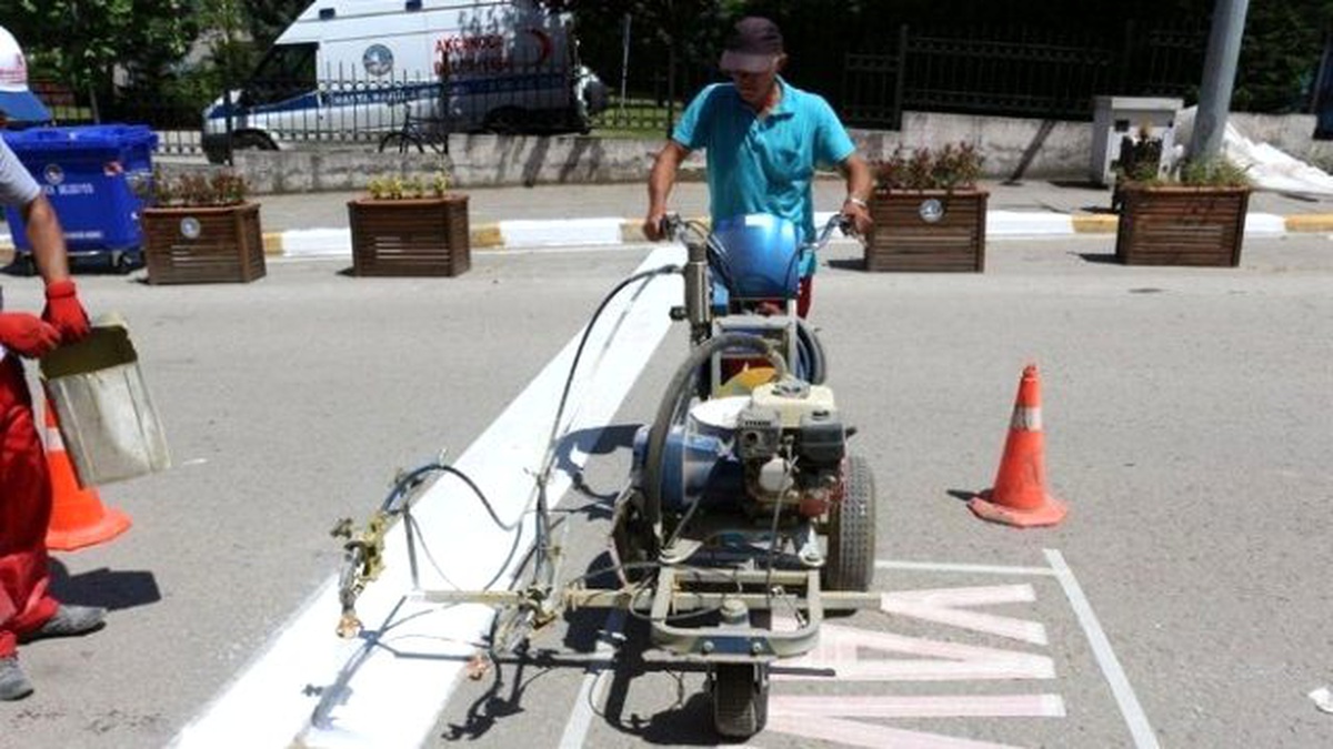 Trafik Zabıta Ekiplerince Yol Çizgileri Yenilendi