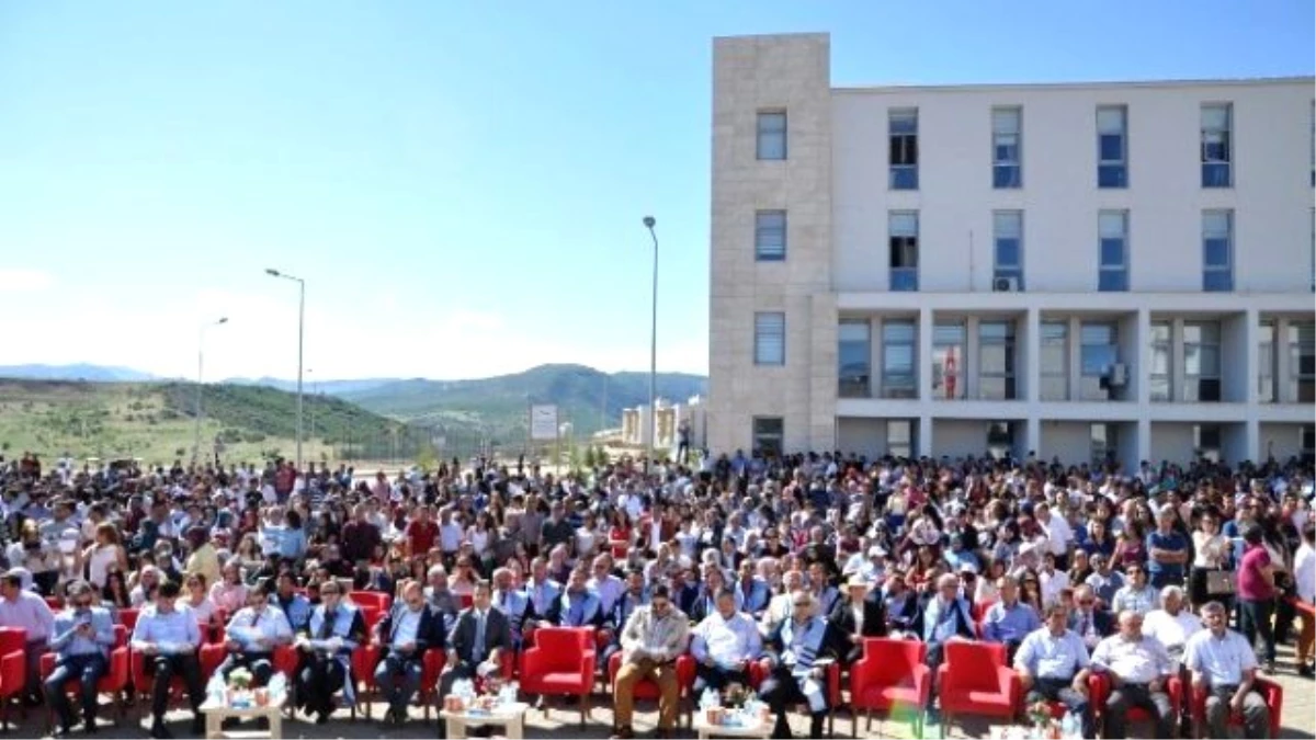 Tunceli Üniversitesi\'nde Mezuniyet Coşkusu