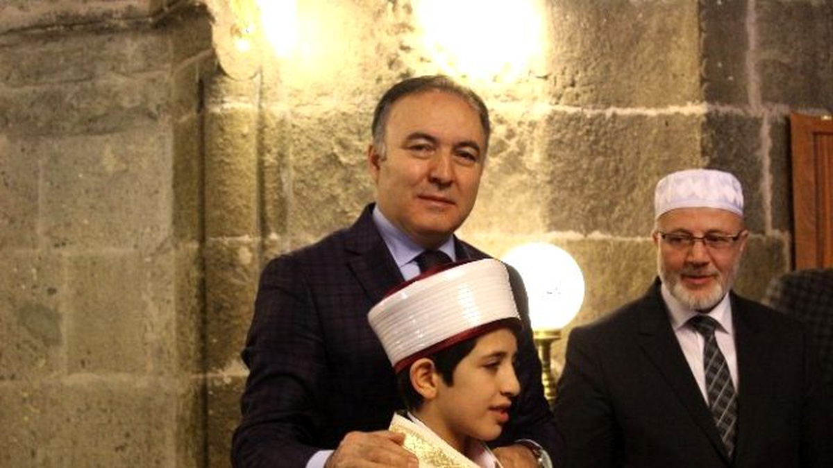 Vali Altıparmak Cuma Hutbesi ile Erzurumlulardan Helallik İstedi