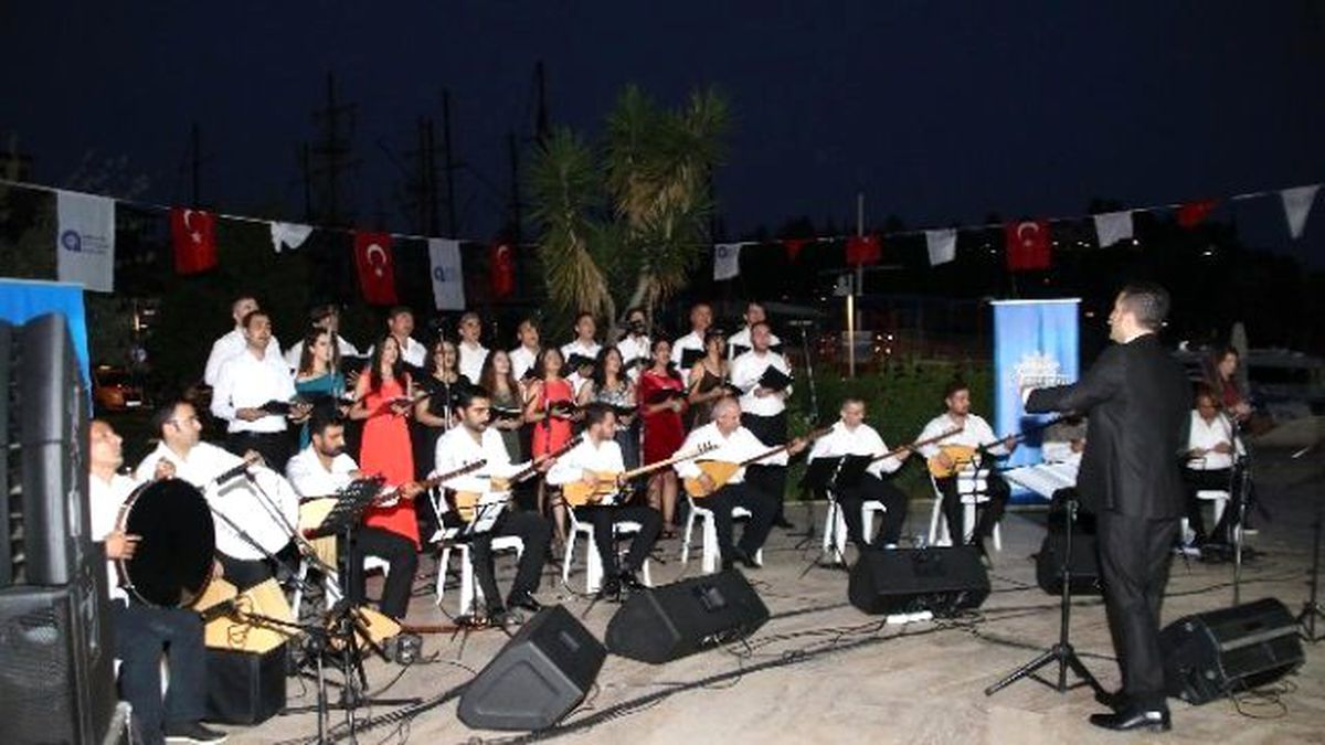 Yat Limanı Türkülerle Coştu