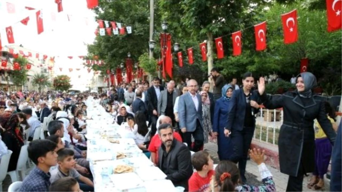 Aile ve Sosyal Politikalar Bakanı Bakan Kaya Mardin\'de İftarını Açtı