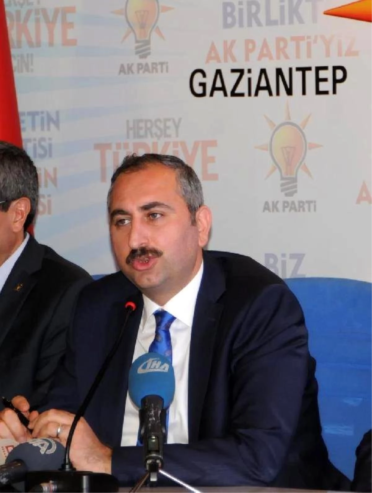 Ak Partili Gül: Türkiye\'de Fiilen Yarı Başkanlık Uygulanmaktadır