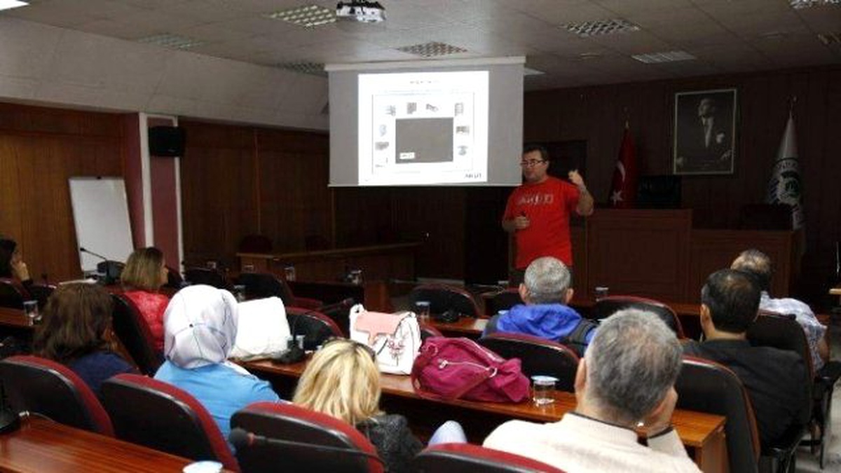 Akut\'tan Odunpazarı Personeline Deprem Bilinçlendirme Semineri