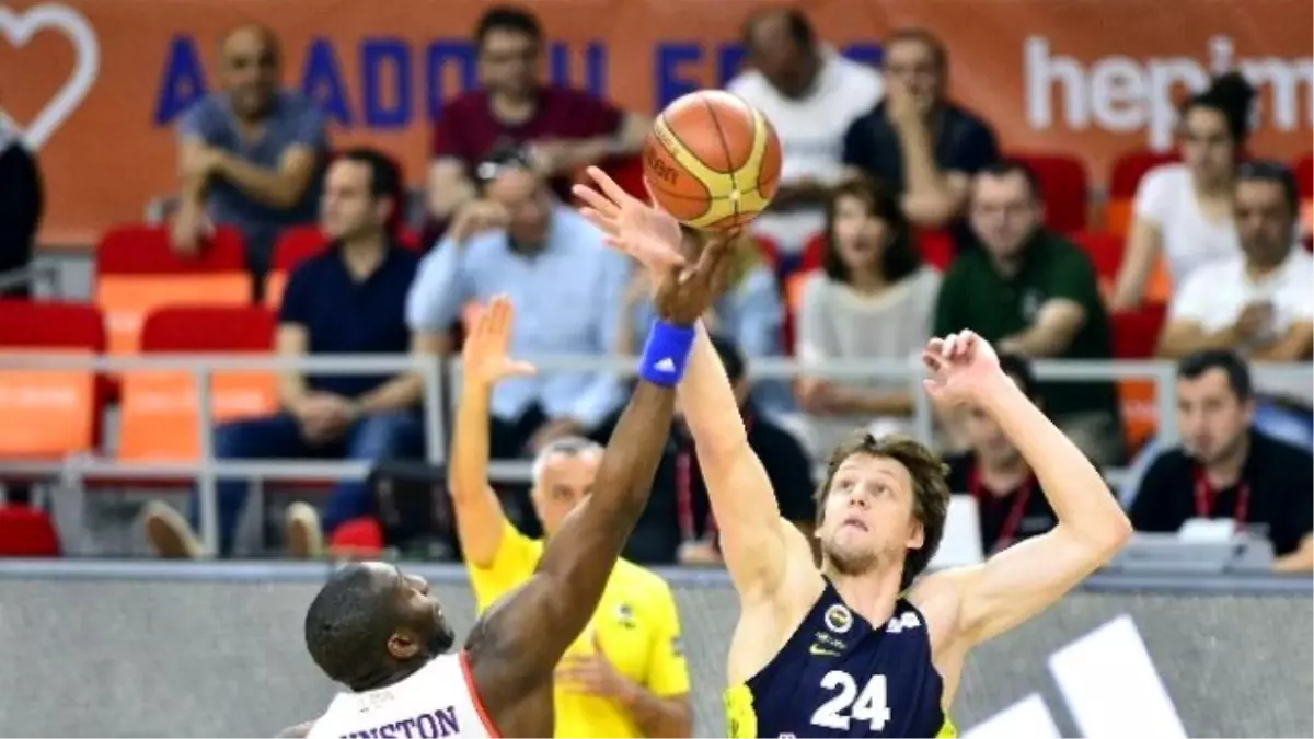 Anadolu Efes Seriyi 3-2\'ye Getirdi