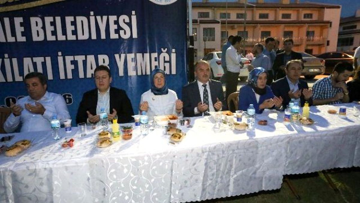 Başkan Gürlesin\'den AK Parti Teşkilatına İftar