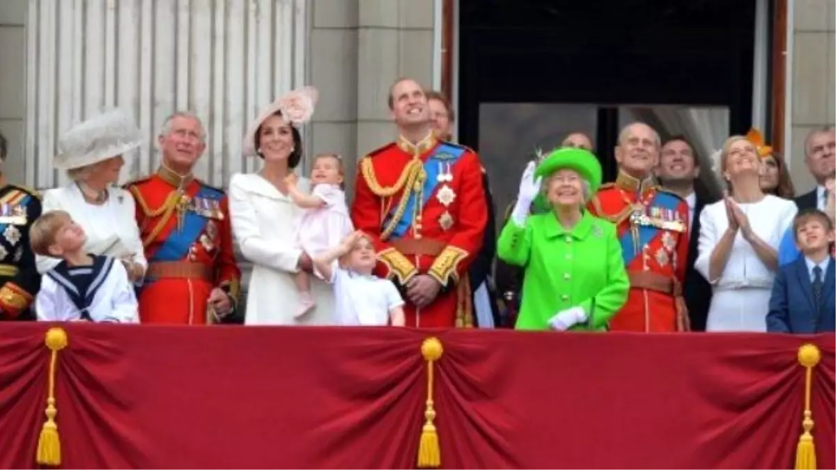 Birleşik Krallık, Kraliçe Elizabeth\'in Doğum Gününü Kutluyor