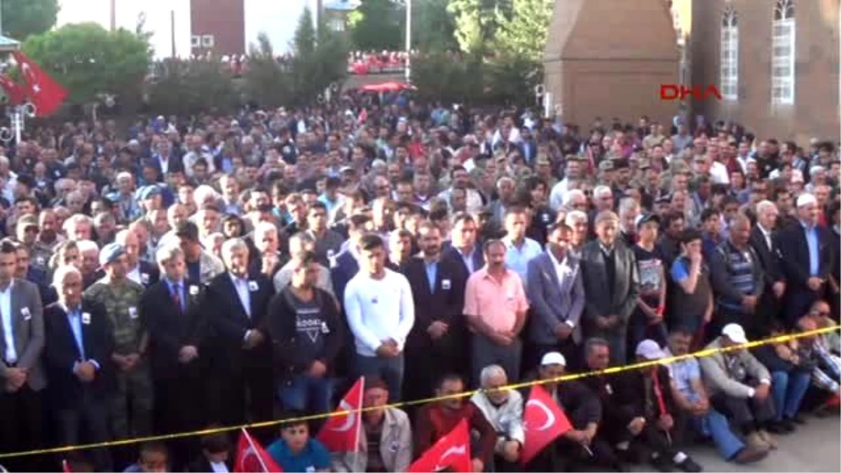 Bitlis Şehit Uzman Çavuş Ardıç, 7 Bin Kişinin Katıldığı Törenle Toprağa Verildi