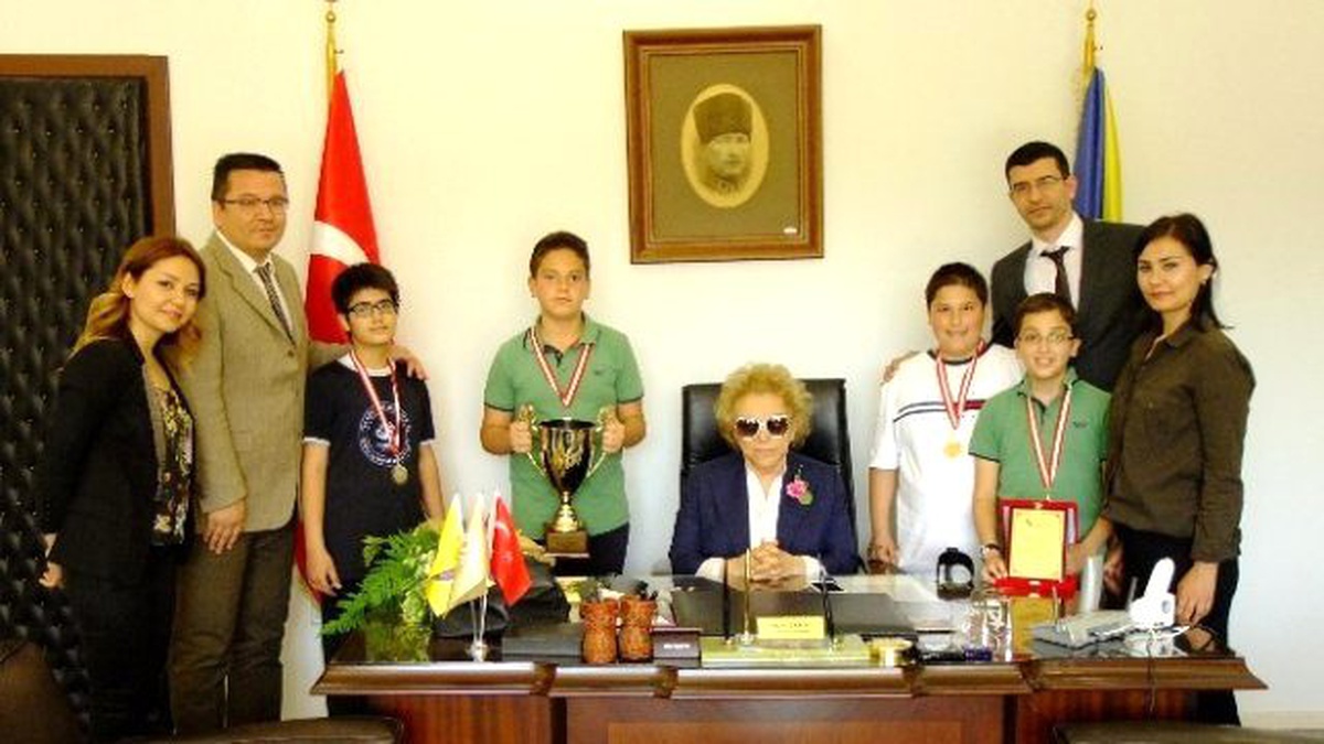 Gkv Özel Okulları Yunanistan\'da Türkiye\'yi Temsil Ediyor