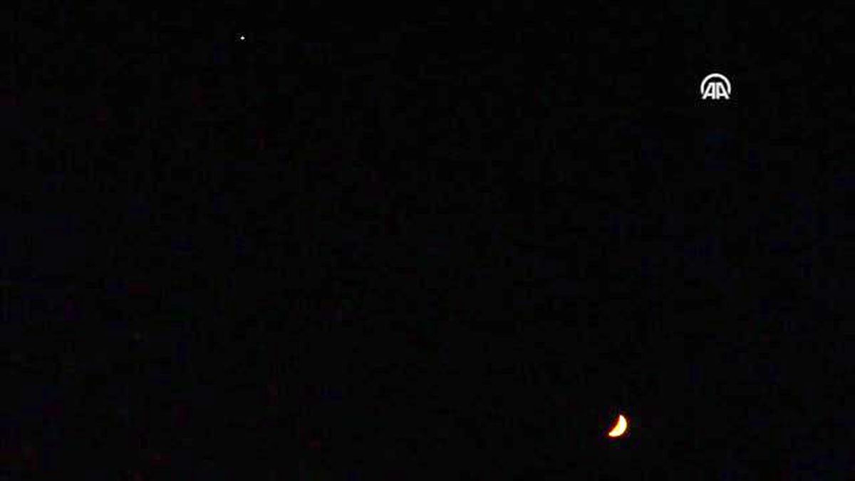 Şırnak'ta Türk Bayrağı Gökyüzünde Belirdi