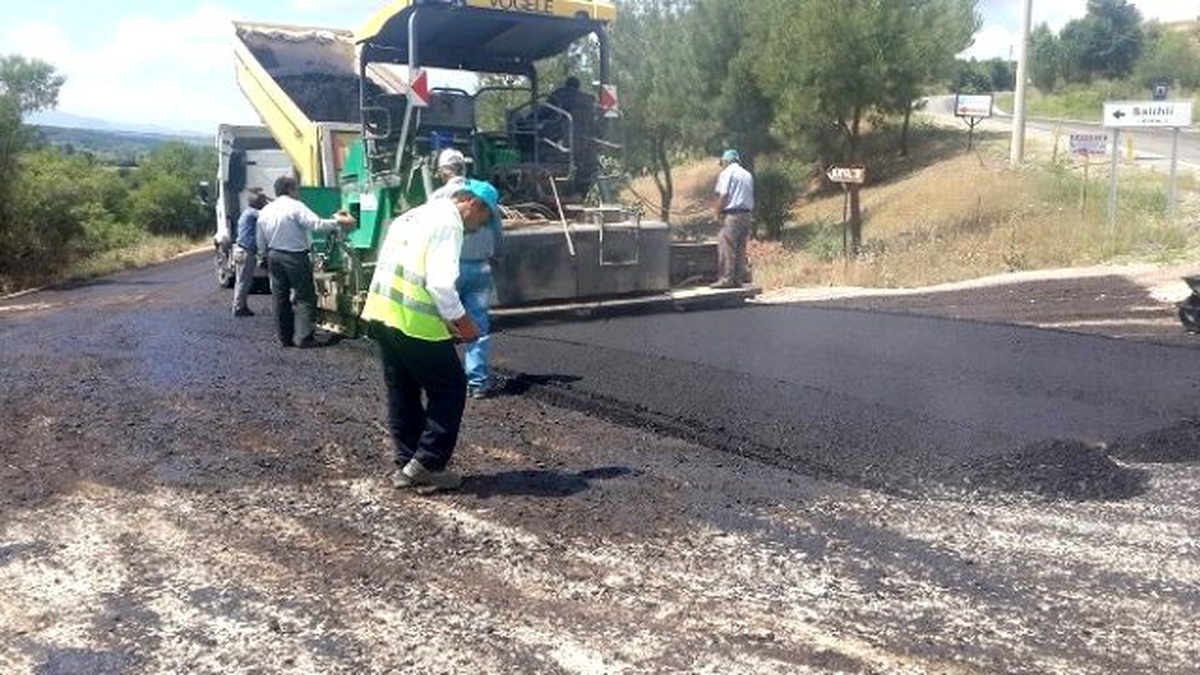 Gördes- Salihli Yolunda Asfalt Çalışmaları Başladı
