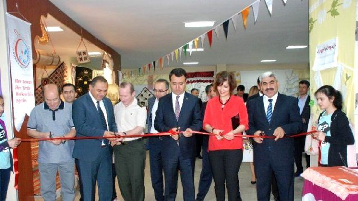 Gürün Halk Eğitim Müdürlüğü Yıl Sonu Sergisi Açtı