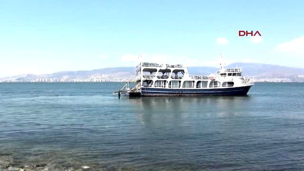 İzmir Med Cezirle Gemiyi Kıyıya Oturttu, Yüzer Restoran Açtı
