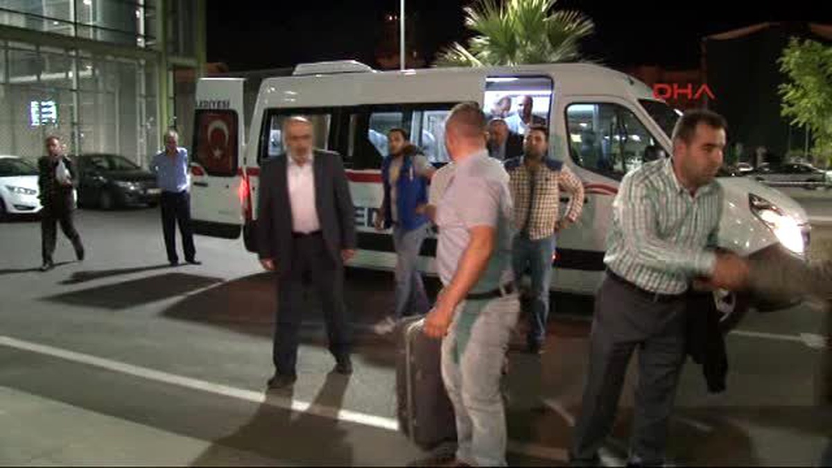 İzmir- Yirmi Gün Önce Evlenen Şehidin Eşi ve Yakınları Bitlis\'e Hareket Etti