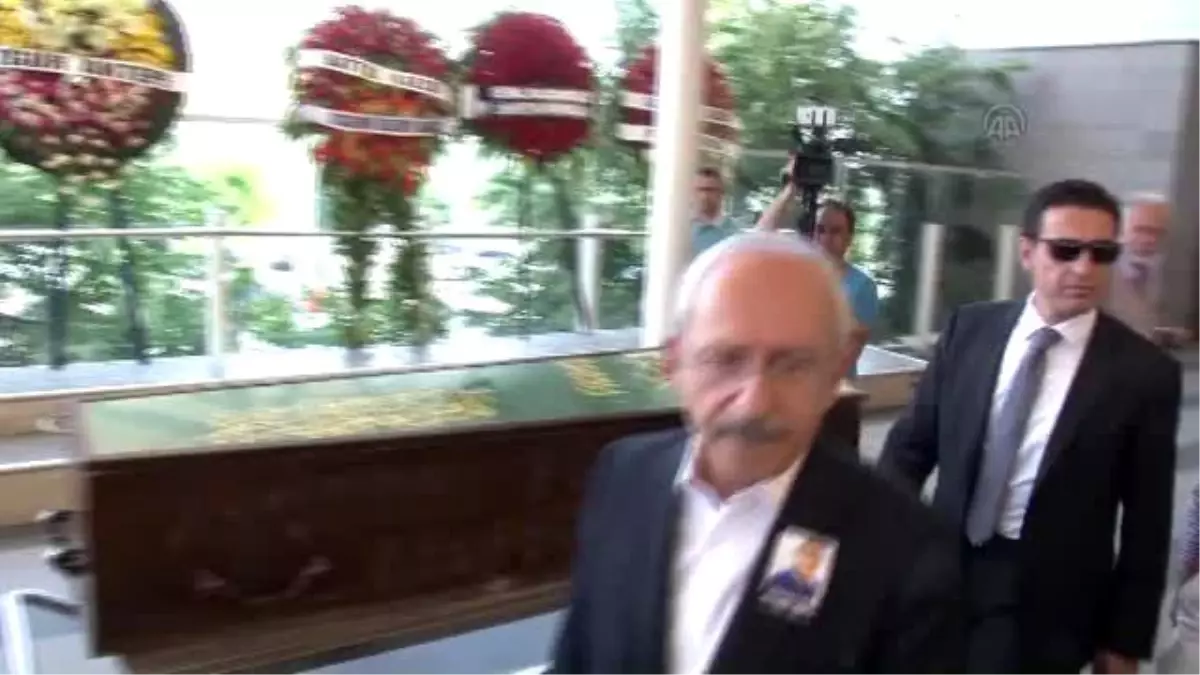 Kılıçdaroğlu, CHP Gençlik Kolları Üyesi Camcı\'nın Cenaze Törenine Katıldı