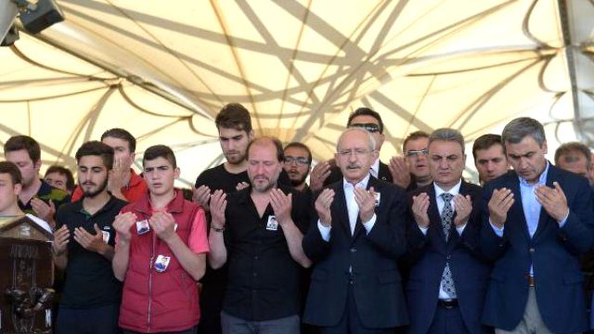 Kılıçdaroğlu, Gençlik Kolları Üyesi Camcı\'nın Cenaze Törenine Katıldı