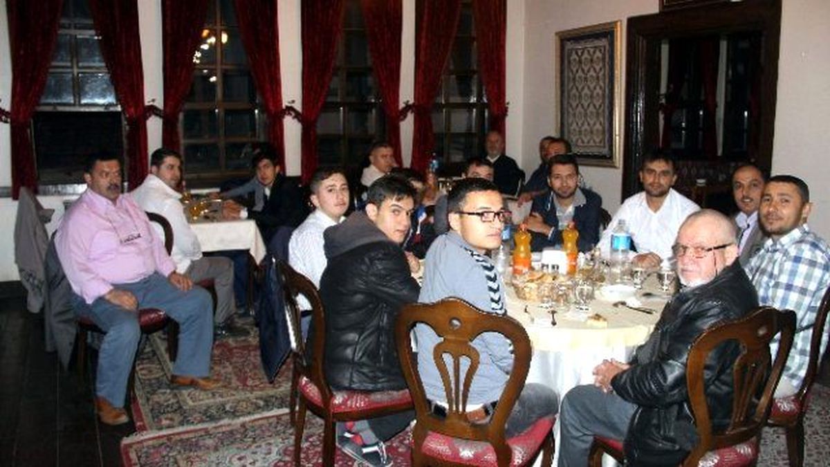 Küder\'den Hatimle Teravih Kıldıran Görevlilere İftar