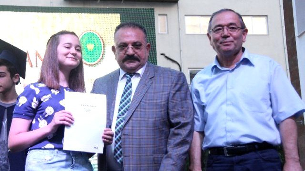 Mahmut Arslan Anadolu Lisesi\'nde Mezuniyet Coşkusu