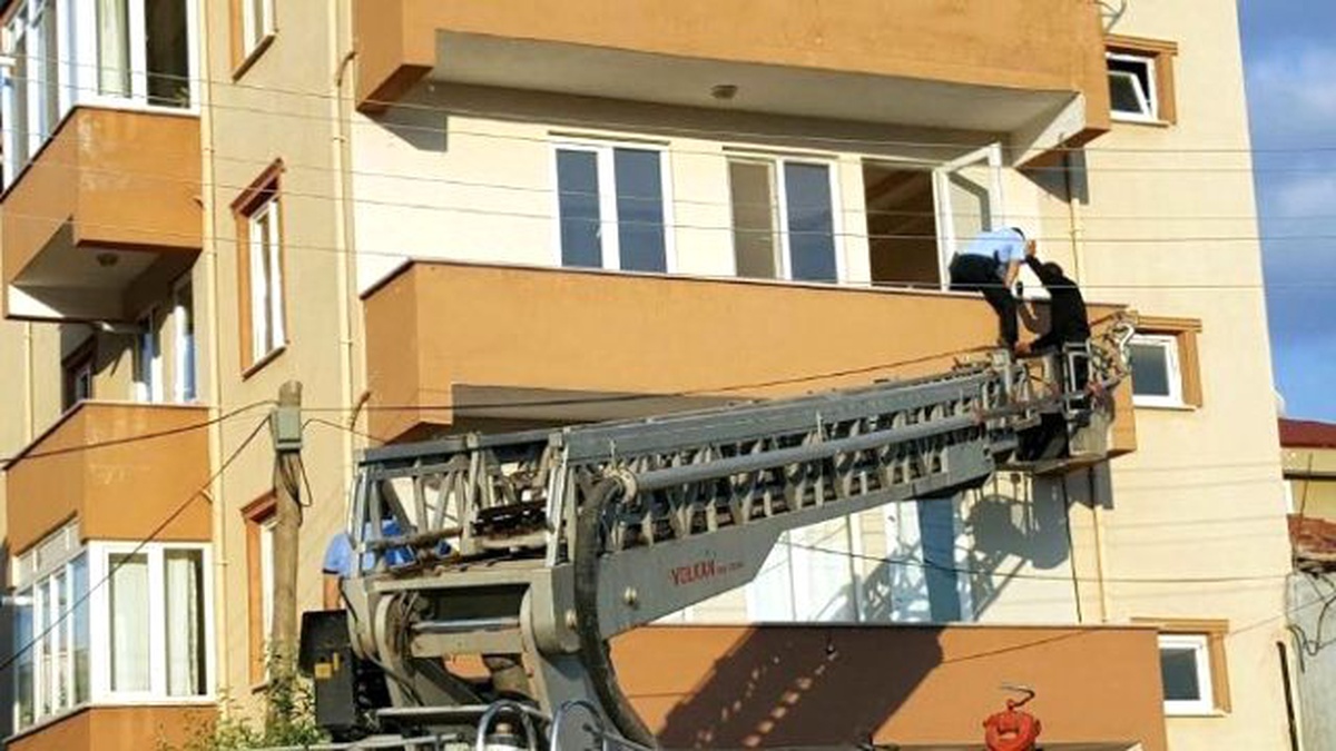 Nakliyeci Beklerken Uyuyakaldı