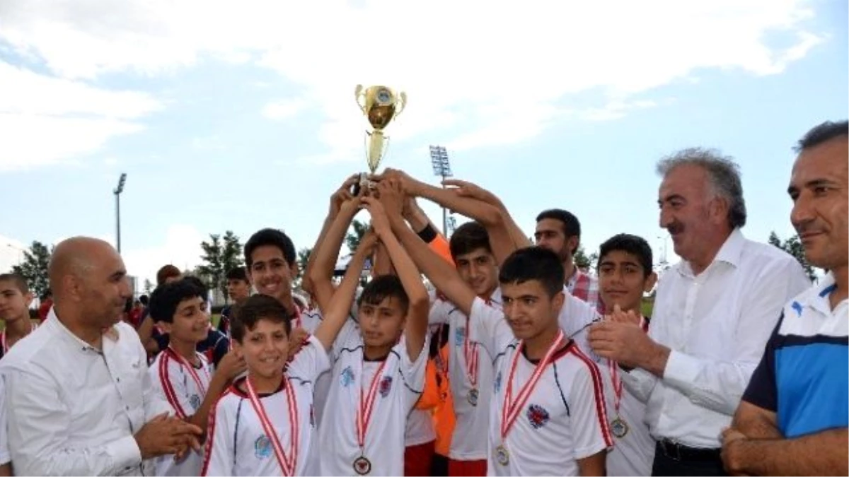 Ortaokul Öğrencileri Mersin Taraftarları Futbol Turnuvası\'nda Ter Döktü