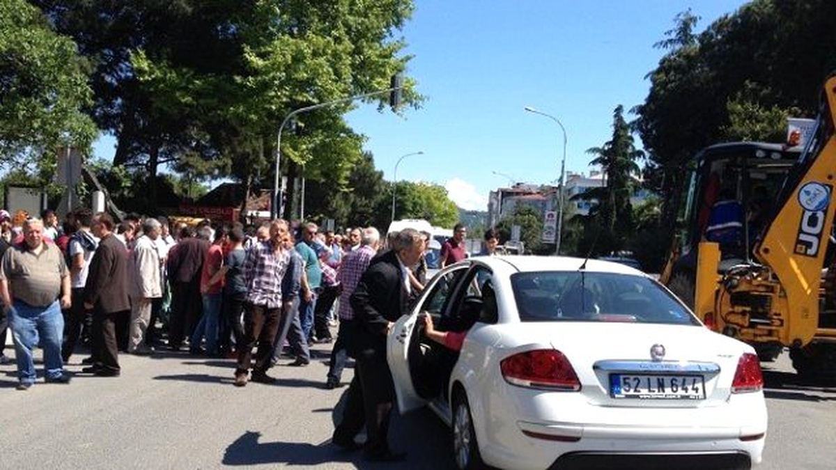 Otomobilin Çarptığı Anne ile Kızı Yaralandı