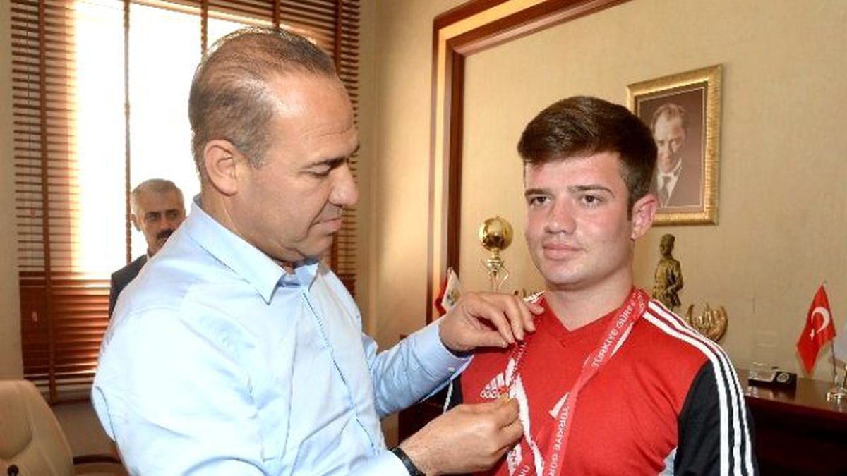 Şampiyon Güreşçiler Gururlandırdı