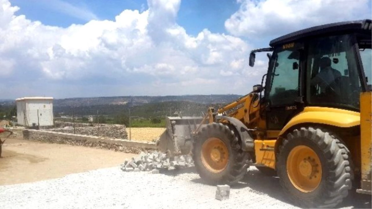 Sanayi Esnafı Bozuk Yolu Kendi İmkânlarıyla Yapıyor