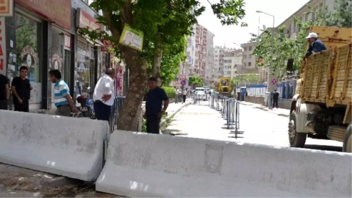 Siirt Emniyet Müdürlüğü Caddesi Beton Bariyerlerle Kapatıldı