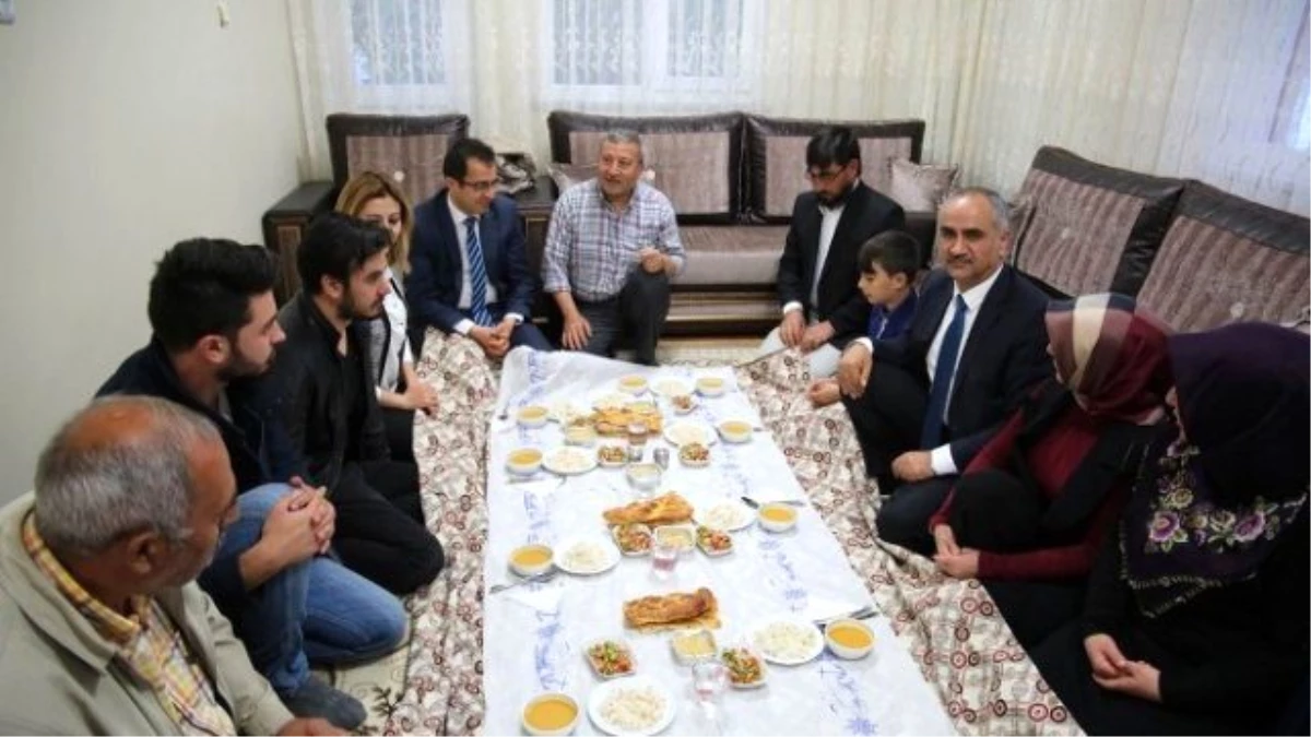 Sivas Belediye Başkanı Aydın, İftar Sofralarına Konuk Oluyor
