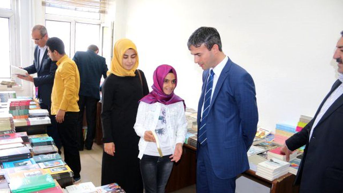 Vali KÖŞGER: "Kitap En Faydalı Arkadaştır"