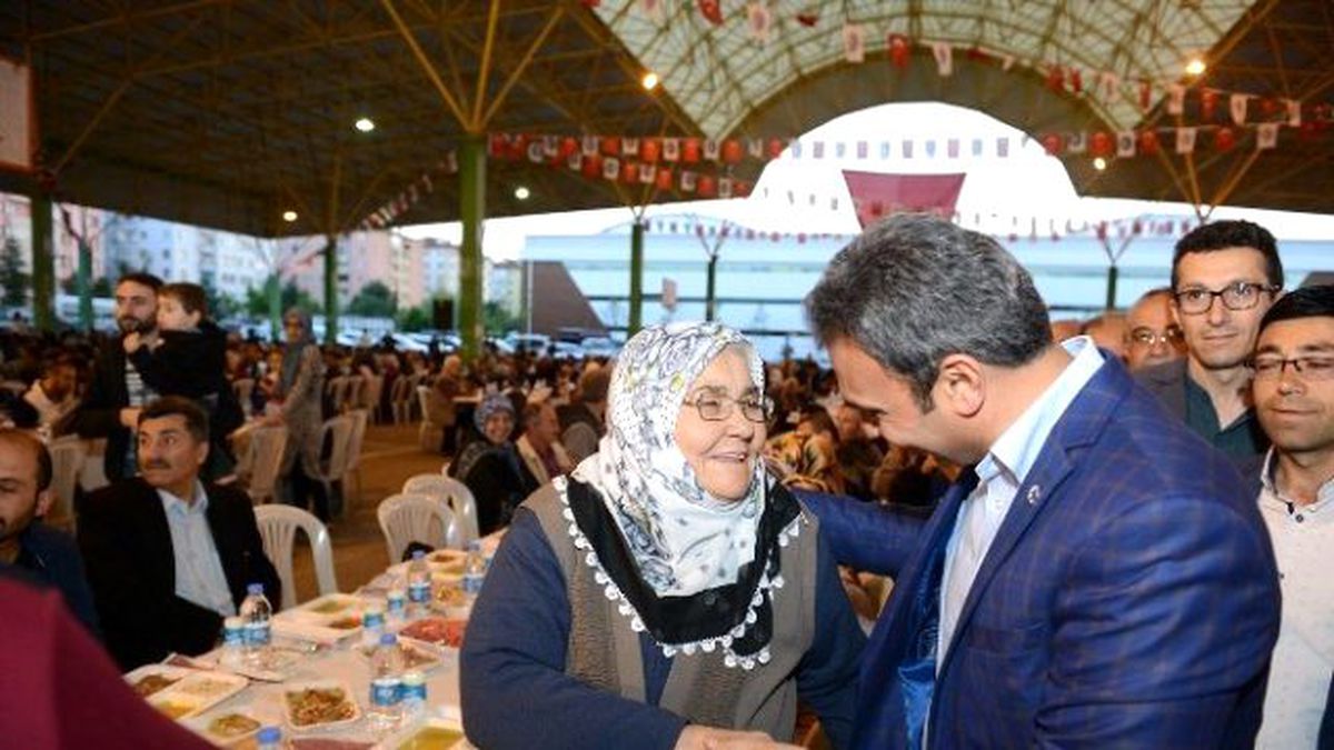 5 Bin Kişi Mahalle İftarında Buluştu