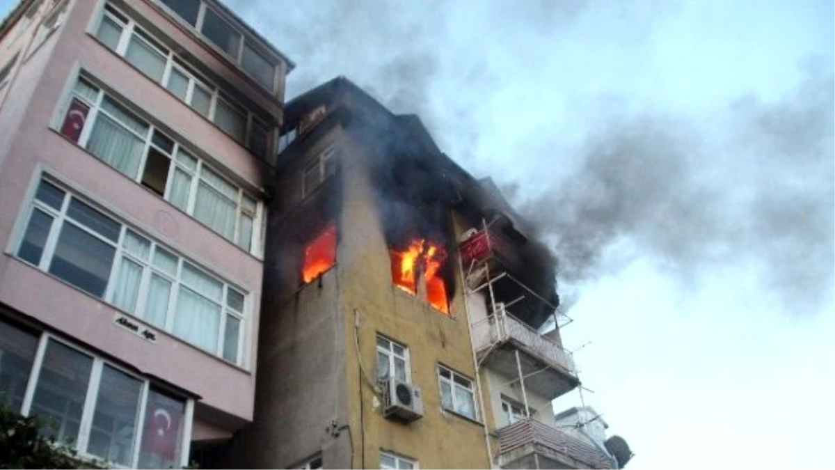 Alevlere Teslim Olan Binada Bir Kişi Ağır Yaralandı