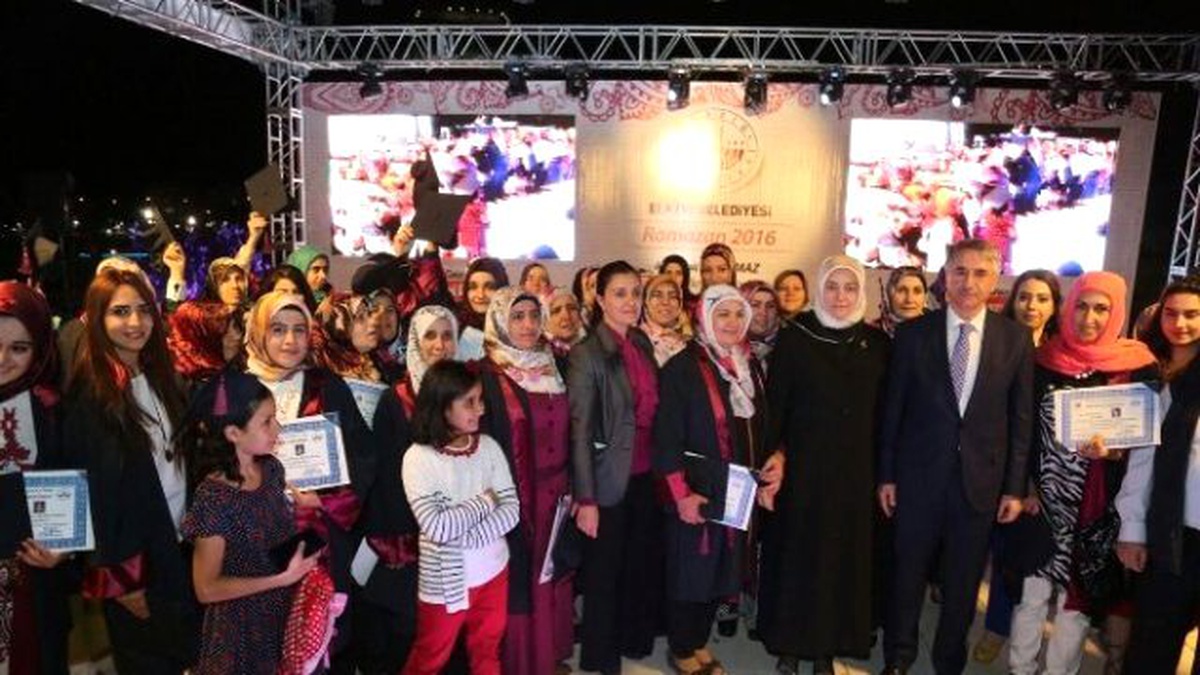 Anne Üniversitesi 4. Dönem Mezunlarını Verdi
