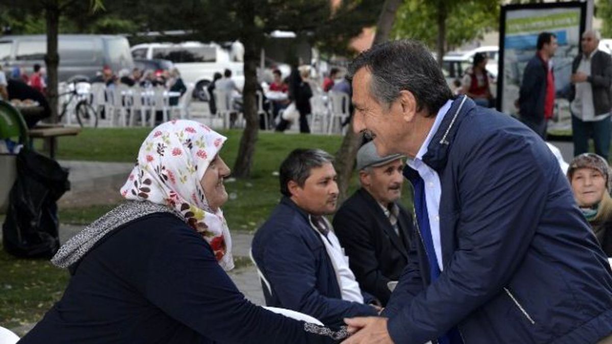 Ataç Batıkent\'te İftar Sofralarına Konuk Oldu