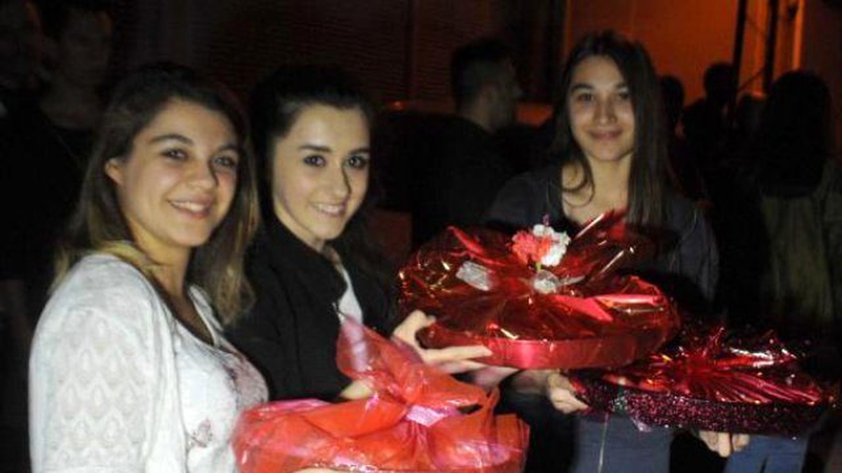 Balkan Ezgileri Çalarak Polis Merkezine Sahur Yapmaya Gittiler