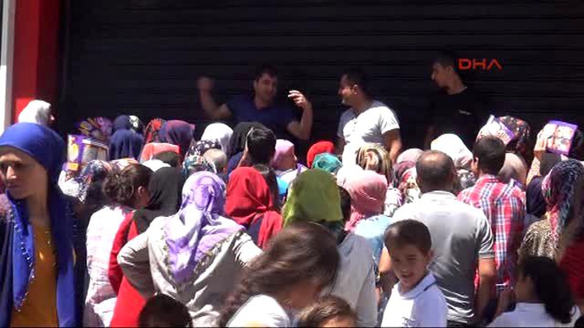 Batman\'da Yeni Açılan Halı Mağazasında İndirim Kupona İzdihamı