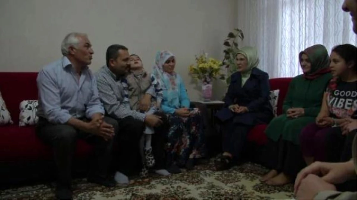 Emine Erdoğan, Sevinmiş Ailesiyle İftar Açtı