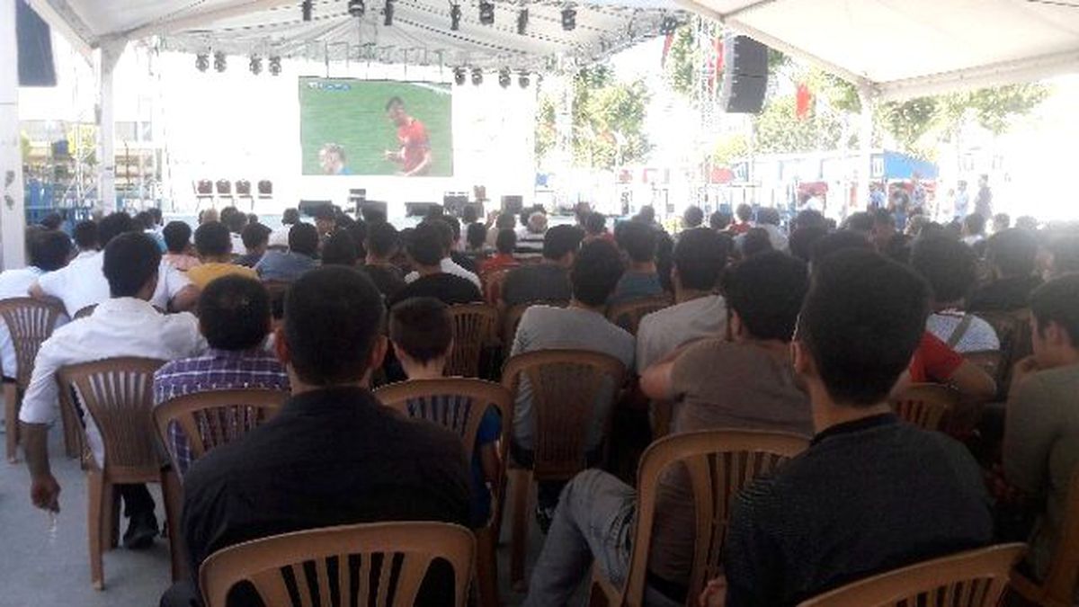 Esenyurt\'ta Dev Ekranda Milli Maç Heyecanı