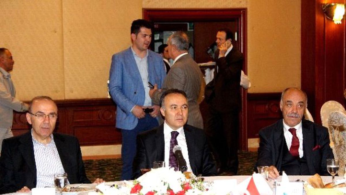 Etso\'dan Vali Altıparmak\'a Veda Yemeği