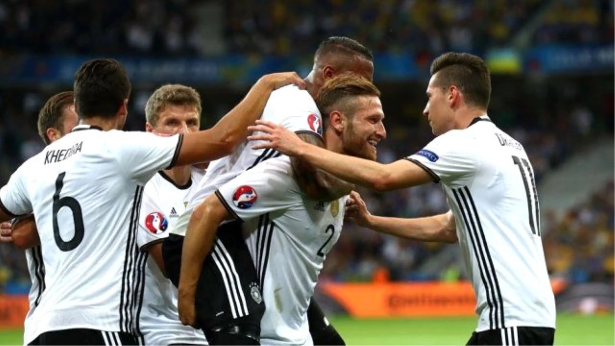 EURO 2016 Maçında Almanya, Ukrayna\'yı 2-0 Mağlup Etti