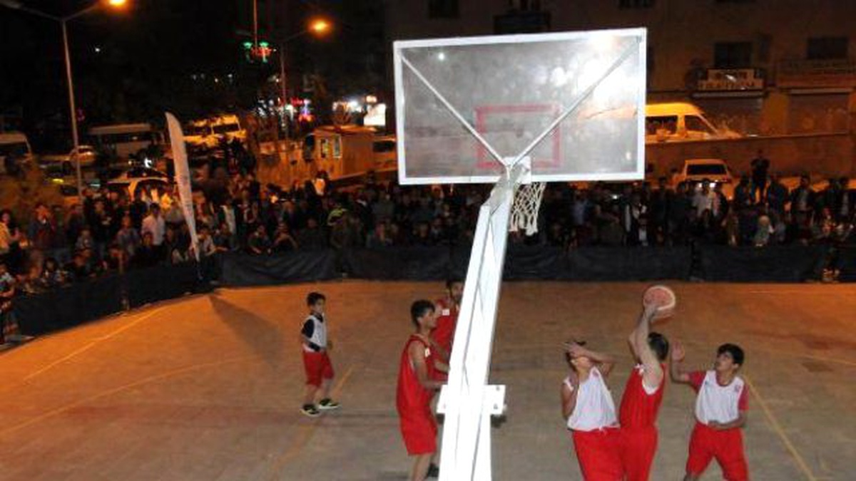 Hakkari\'de Sokak Basketboluna Büyük İlgi