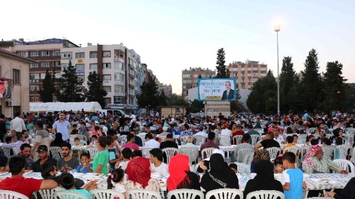 Haliliye Belediyesinde İftar ve Sahur Çadırı Dolu Dolu Geçiyor