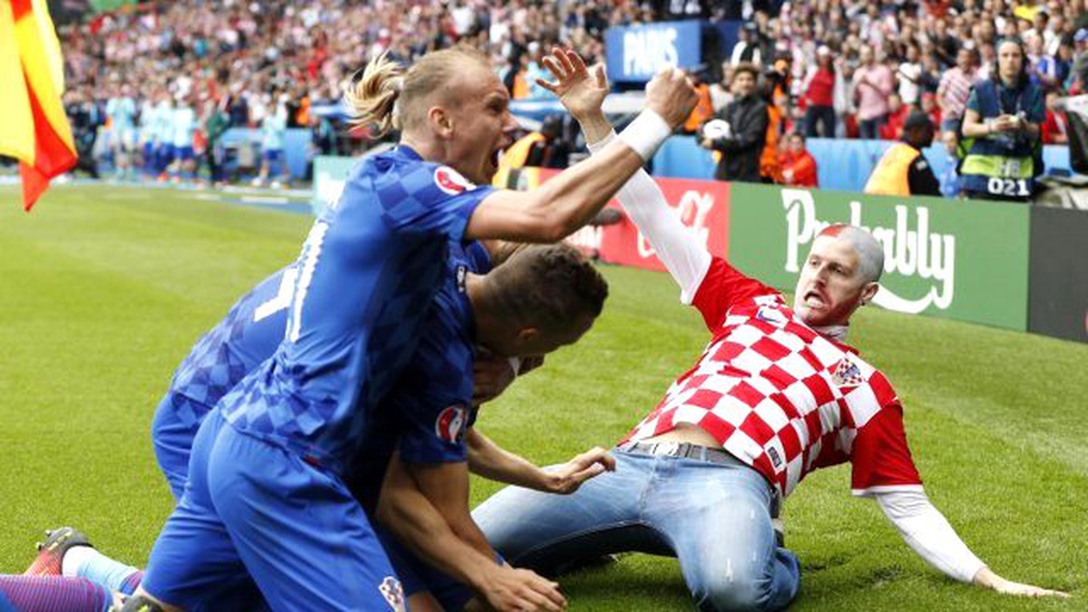 Hırvat Modric\'in Gol Sevincine Taraftar Ortak Oldu