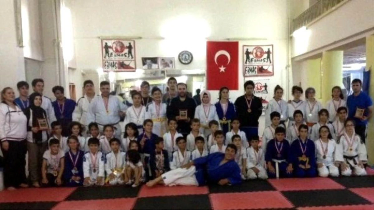 Jiu Jitsu Turnuvasında Madalyalar Verildi