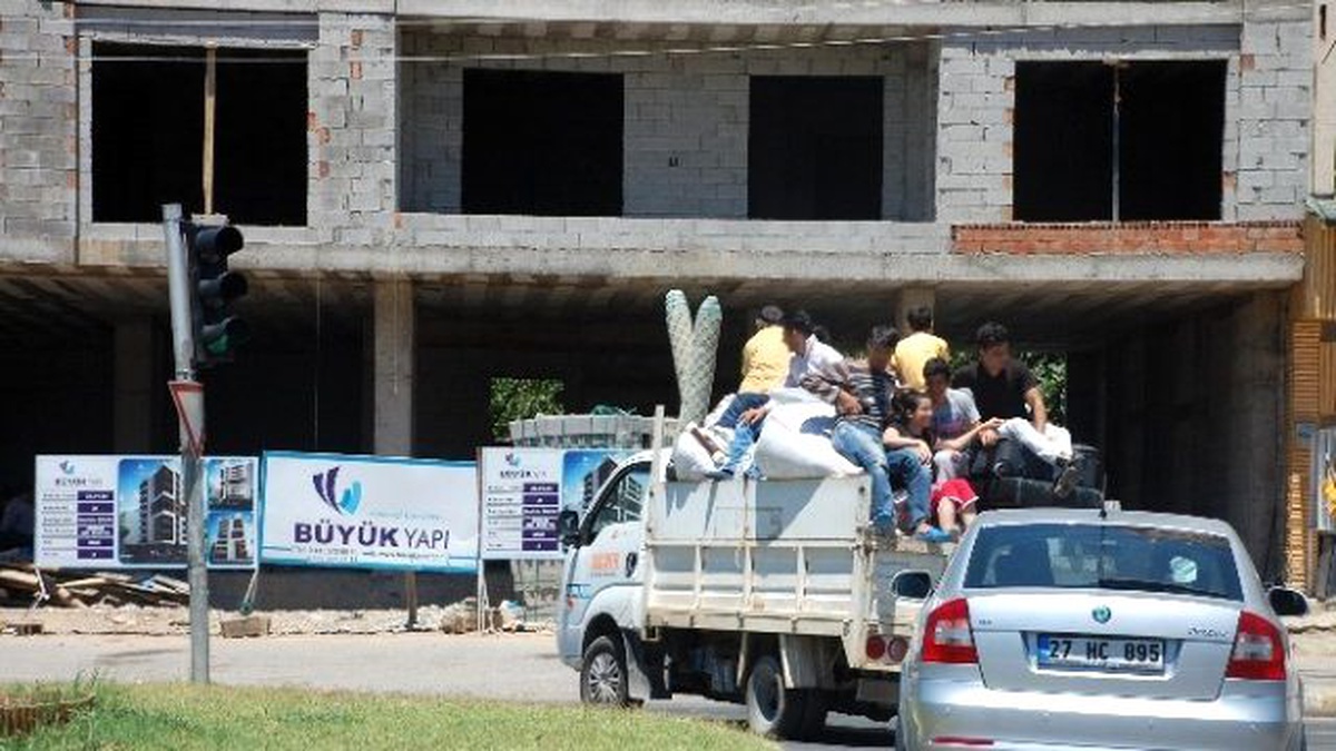 Kamyonet Kasasında Tehlikeli Yolculuk