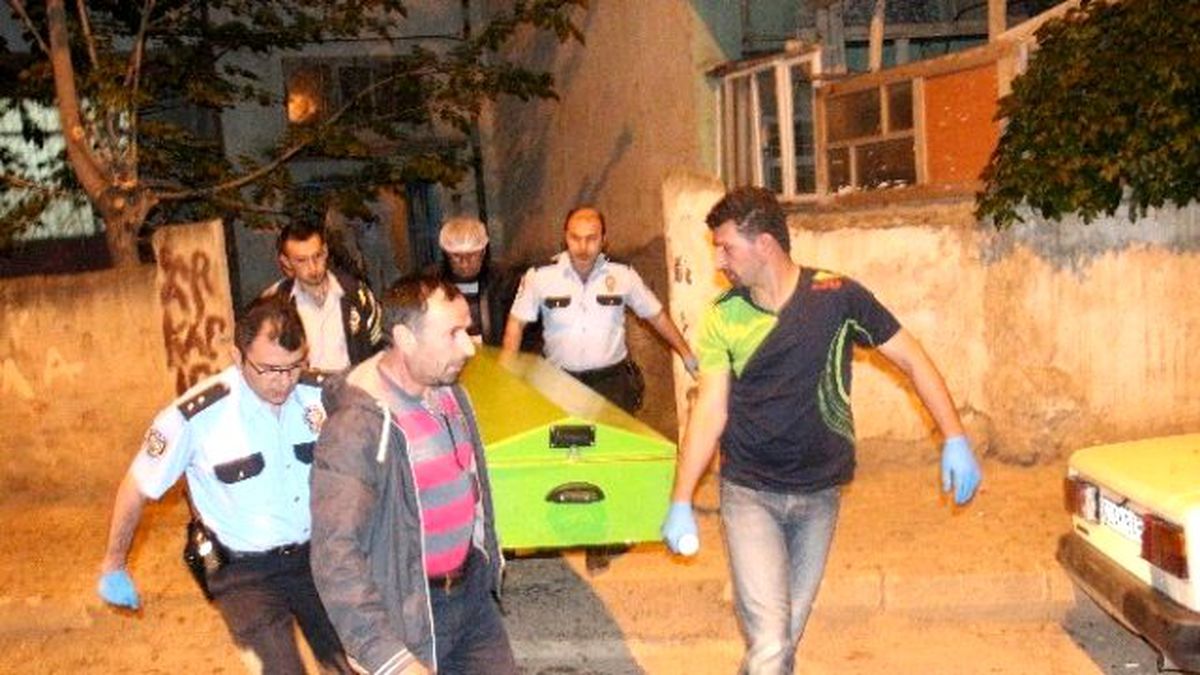 Kapıyı Kırıp Eve Giren Eski Kocasını Öldürdü